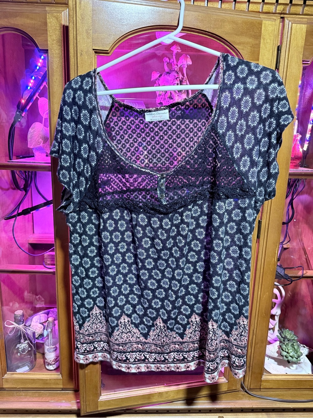 Bobbie Brooks Black & White Printed Short-Sleeve Tunic Top